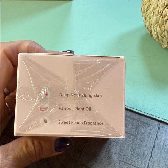 Peach Macaron Moisturizer - Picture 4 of 6